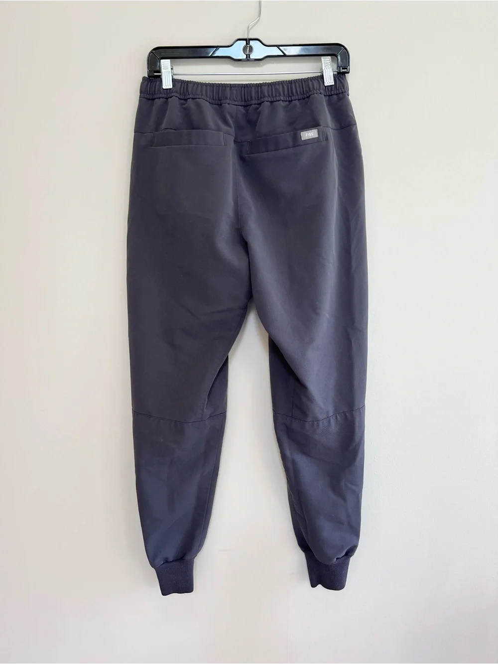 FIGS Tansen Jogger Scrub 5 Pocket Pants Charcoal Grey (PO #1873), sz Small Short